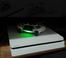 Carregar imagem no visualizador da galeria, PS4 Slim 500GB + 2 jogos + 2 Controles (ITEM PROMOCIONAL )