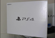 Carregar imagem no visualizador da galeria, PS4 Slim 500GB + 2 jogos + 2 Controles (ITEM PROMOCIONAL )
